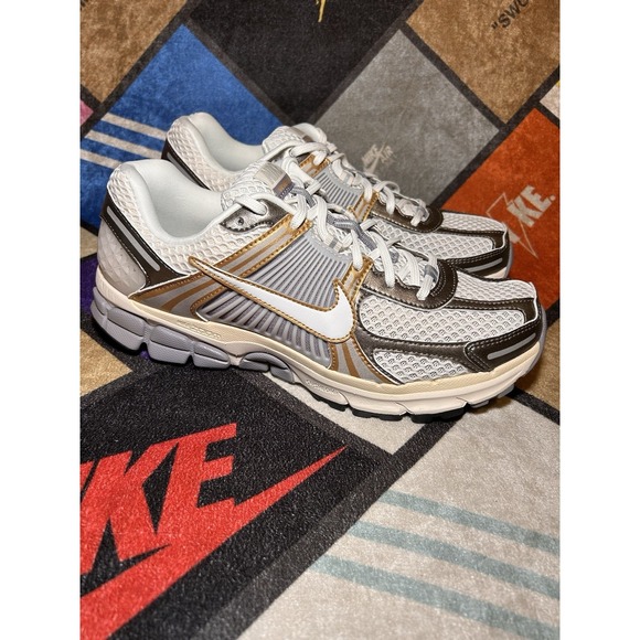 Athletic_Shoes